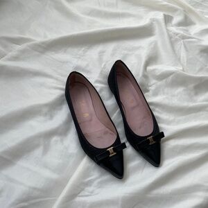 Pretty Ballerinas Black Flats with Bow Detail ✨ minor wear on inner soles 7.5✨